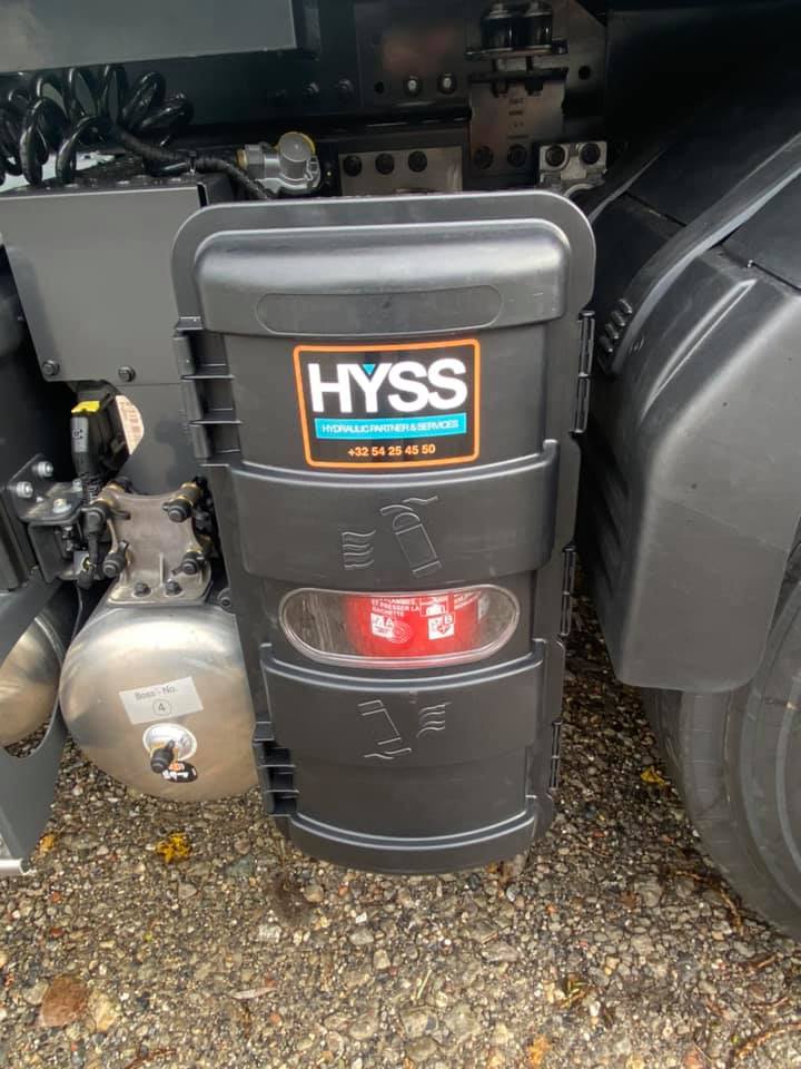 Fraim met RVS koffers en hydraulische installatie
