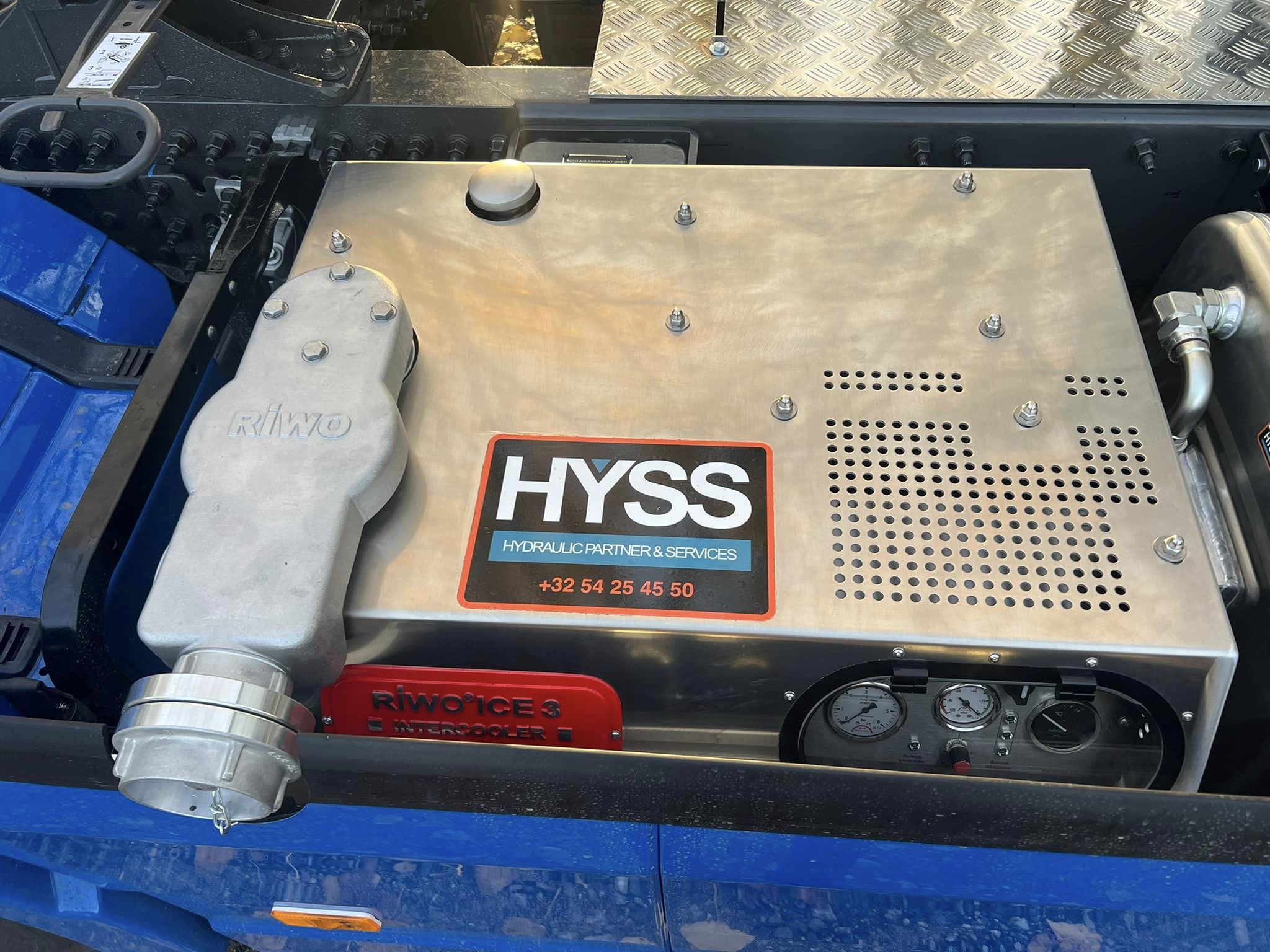 Kit hydraulique en combinaison avec un compresseur de soufflage