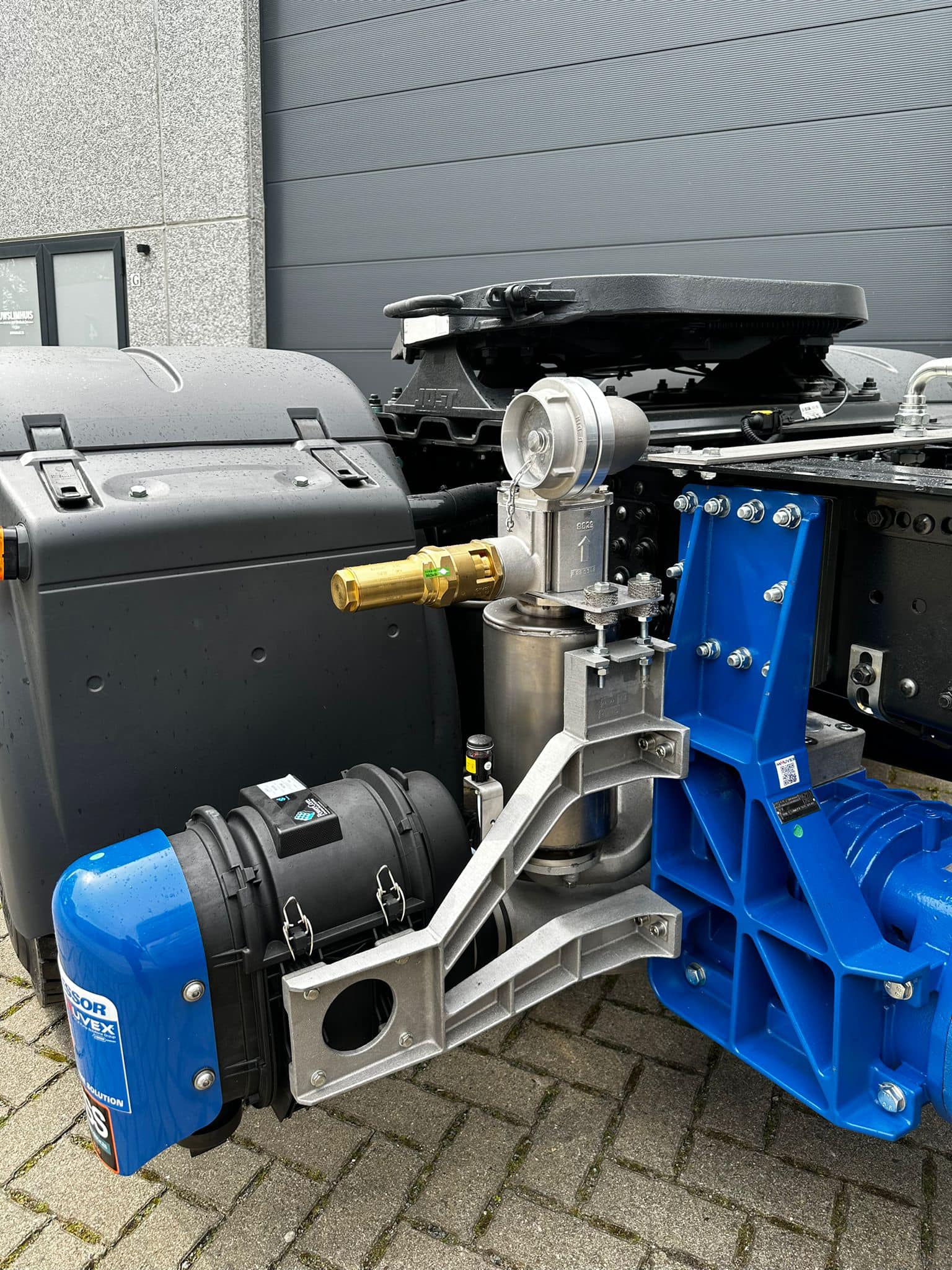 Een hydraulische set met bijhorende Mouvex blaascompressor