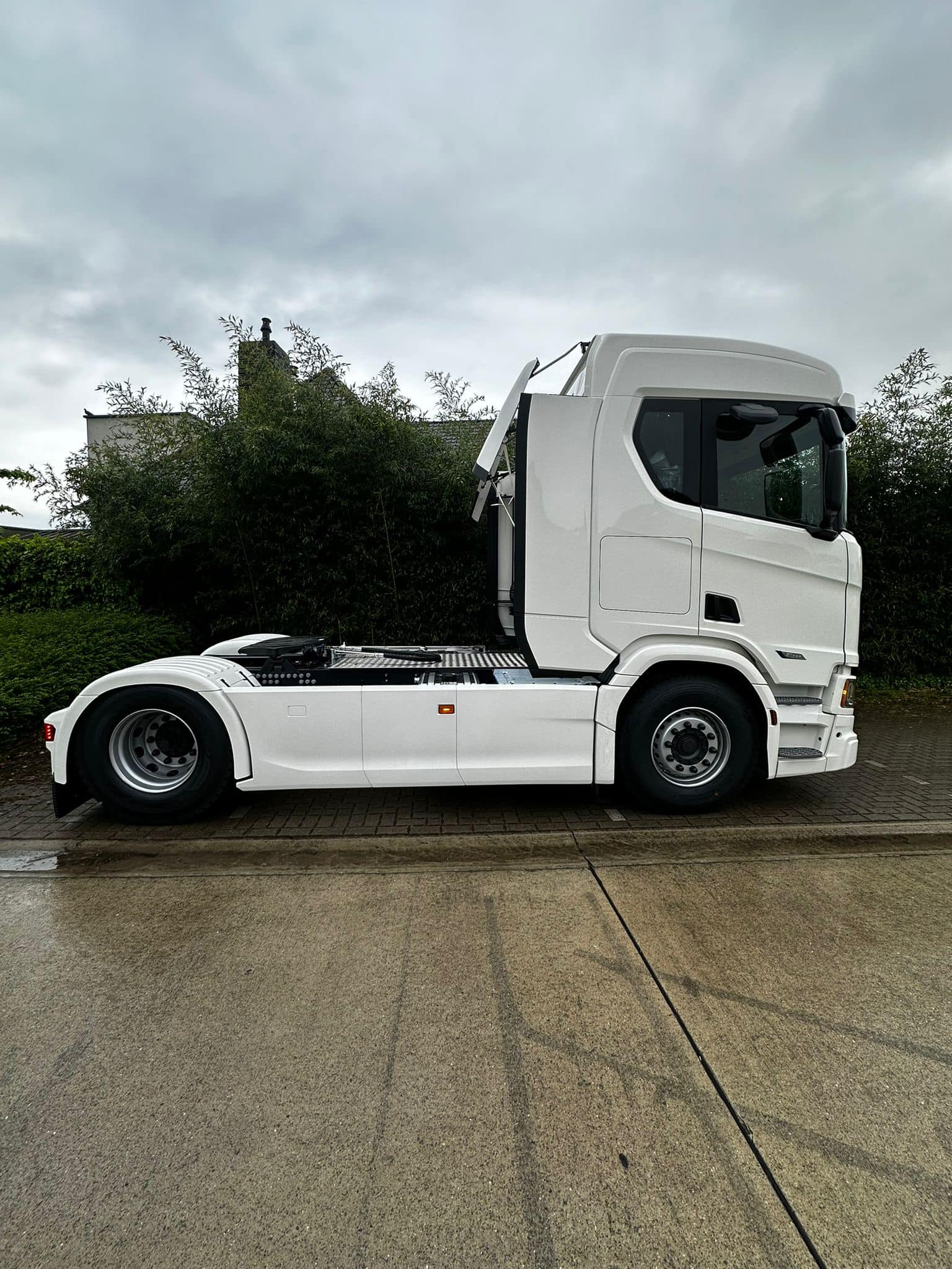 Tracteur Scania 4×2 équipé d’une benne basculante