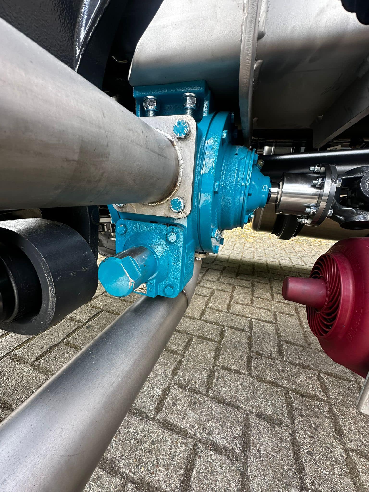 2 Scania’s voorzien van een vloeistofpomp in combinatie met blaascompressor