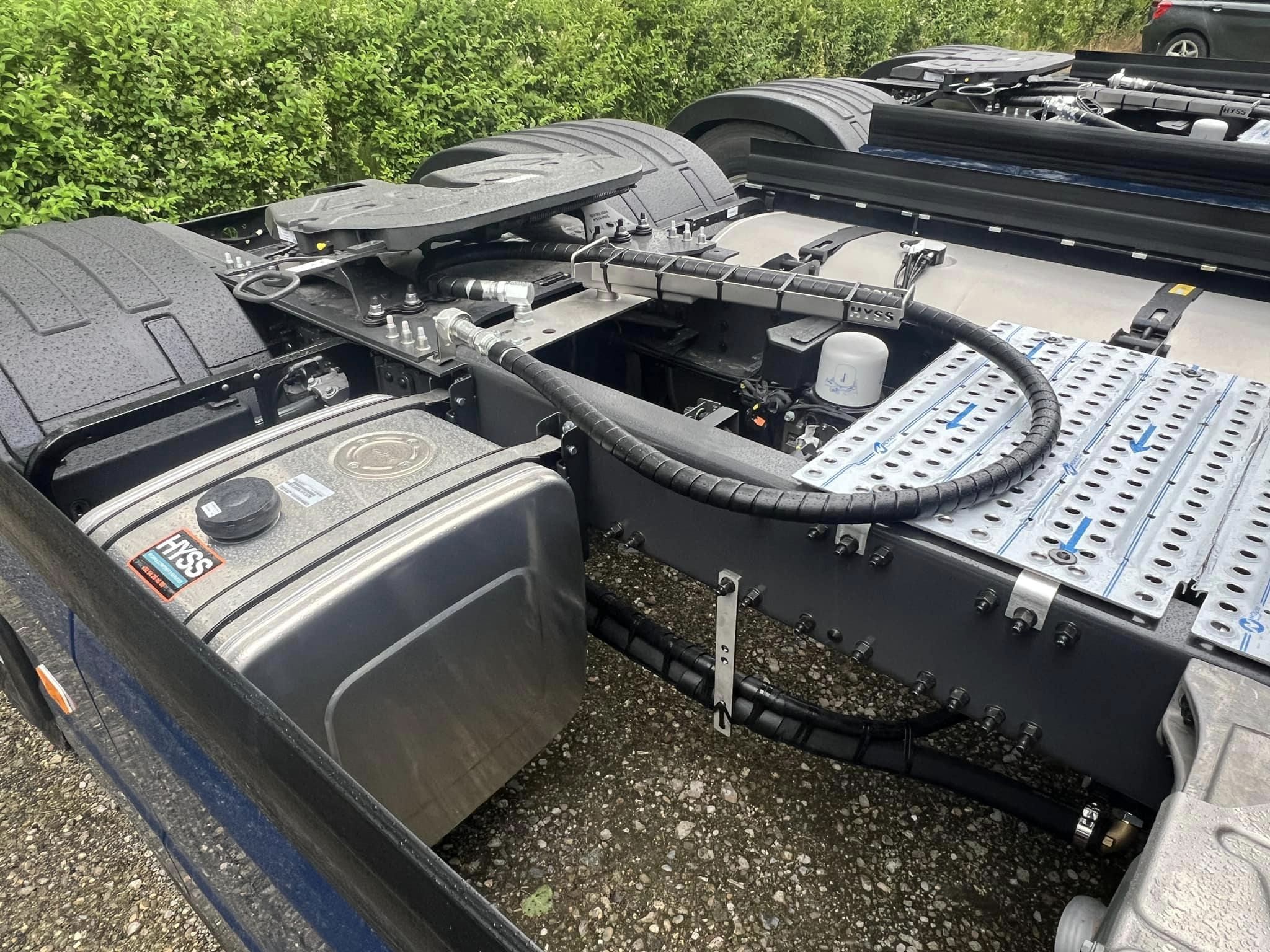 3 Véhicules Volvo équipés d’un système hydraulique