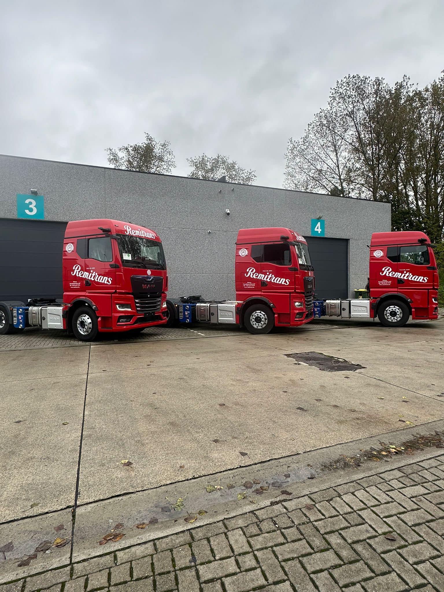 Trekkers uitgerust met een Mouvex compressor, hydraulische set en RVS materiaalkoffers