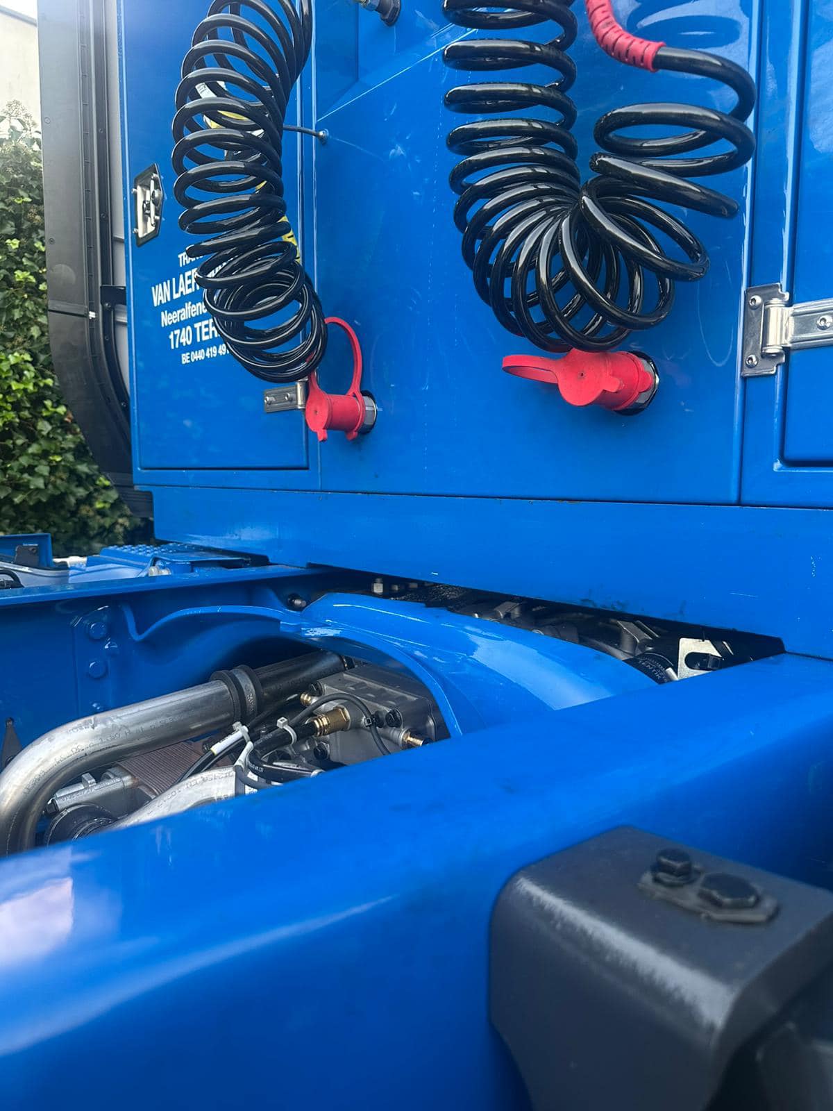Scania voorzien van een Mouvex compressor in combinatie met een hydraulische installatie.